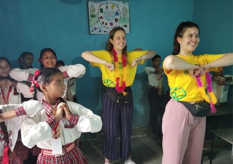 Volunteers dancing with children in India - Challenges Abroad